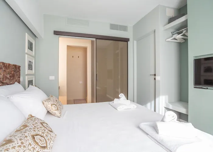 Chic Spanish Steps Retreat Apartment *