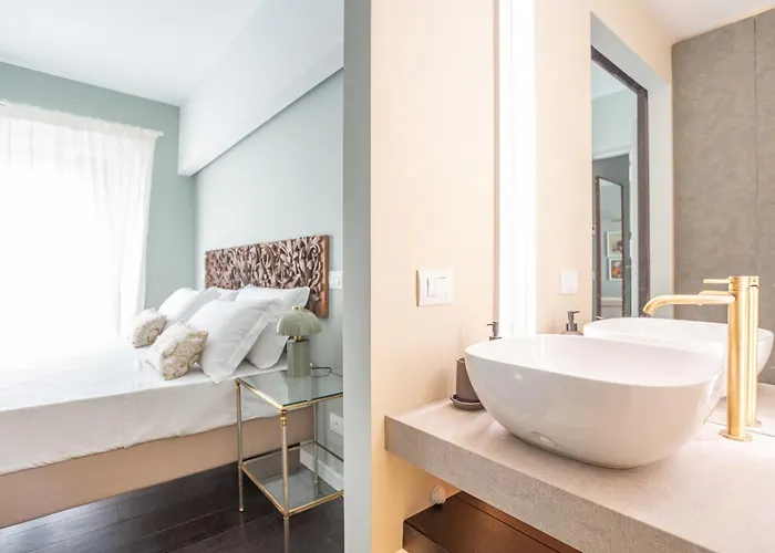 Apartment Chic Spanish Steps Retreat