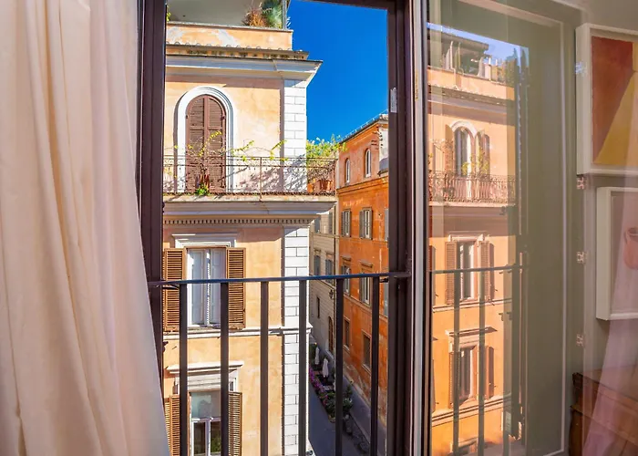 Apartment Chic Spanish Steps Retreat