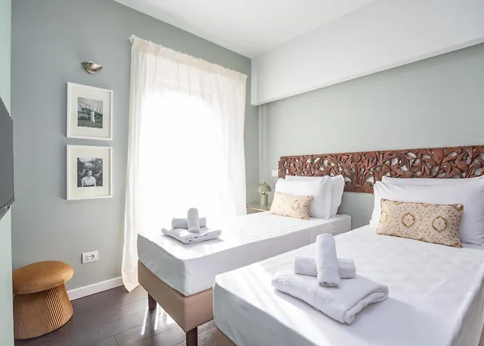 Chic Spanish Steps Retreat *