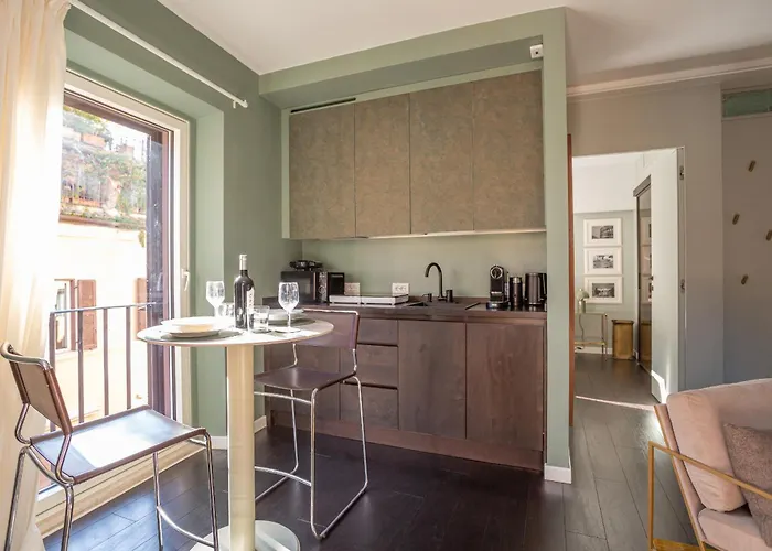 Chic Spanish Steps Retreat Rom