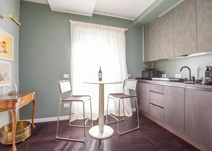 Chic Spanish Steps Retreat Rom