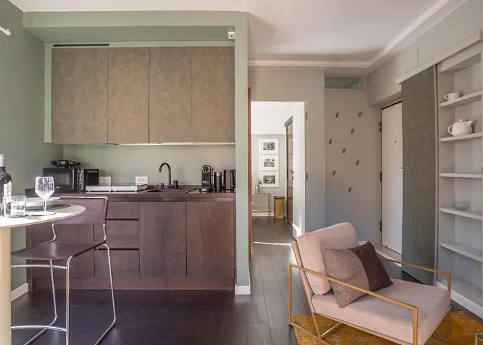 Chic Spanish Steps Retreat Apartment